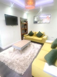 Lovely 4 bedroom, 2 bathroom house near city centre - 9