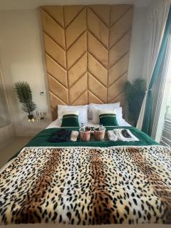 Regal Retreat's Royal Oasis Dubai - Dubai - 2