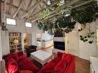 A garden in the clouds in the center of town - 5