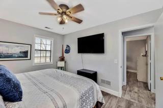 Private lake resort with beach and UTV park - - 2