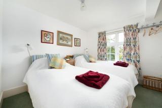 Stable Cottage - Guestling - 2