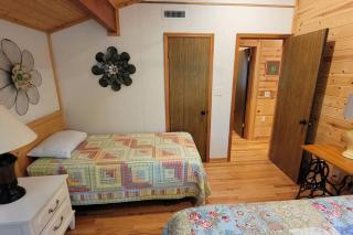 Hickory Ridge - HotTub - GSMNP, NOC, Train and Fontana Lake - Almond - 4
