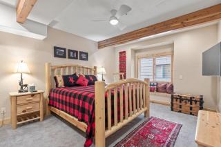 Deer Valley Pet Friendly Hot Tub, Cabin Vibes, Great Views! - 3