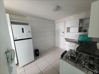 Confortável apartamento com 2 quartos, sendo um suíte, varanda, ampla sala, cozinha área de serviço e banheiro social - 1