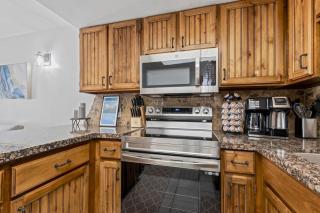 Slope-side at PCMR, Fireplace, Amazing location, Hot tub, Three Kings, First Time chair Lifts! - Park City - 2