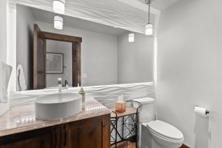 Snow Ghost Chalet The Ultimate Luxury Ski-in/Ski-out Home 5BD, 5.5BA 2 Hot Tubs, Steam Room, Game Room - Whitefish - 6