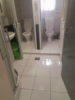 NEWBORN comfort HOSTEL the biggest hostel of town with best location - Pristina - 1