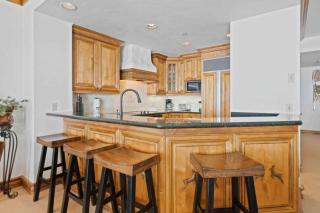 Highlands Slopeside 217 by East West Hospitality - 4