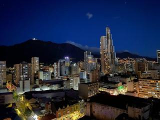 Elegancia y Estilo en apto Nuevo Centro Inter - Bogotá - 4