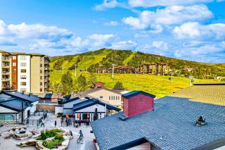 Torian Plum Plaza 302 - 9