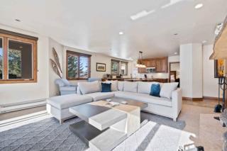 Kiva 221 by East West Hospitality - 7