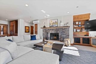 Kiva 221 by East West Hospitality - 9