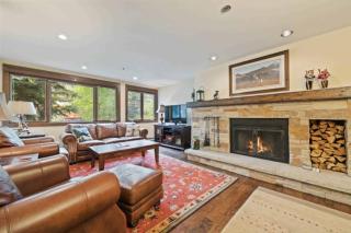 Kiva 123 by East West Hospitality - 5