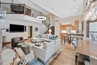 Hyatt Condominium 05 by East West Hospitality - 8