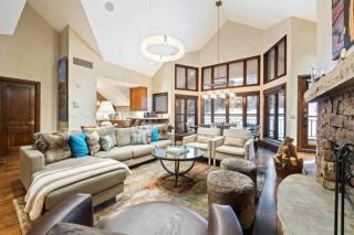 Hyatt Condominium 05 by East West Hospitality - 3