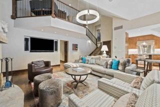 Hyatt Condominium 05 by East West Hospitality - 6