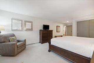 Kiva 329 by East West Hospitality - 6
