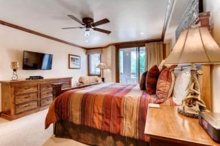 Kiva 327 by East West Hospitality - 8
