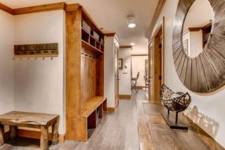 Kiva 327 by East West Hospitality - 7