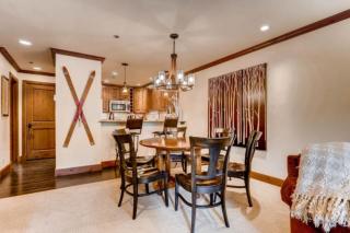 Kiva 327 by East West Hospitality - 4