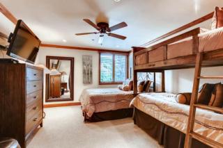 Kiva 327 by East West Hospitality - 1
