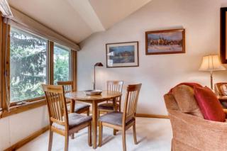 Kiva 325 by East West Hospitality - 7
