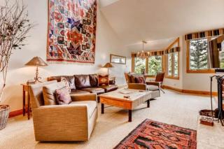 Kiva 324 by East West Hospitality - 9