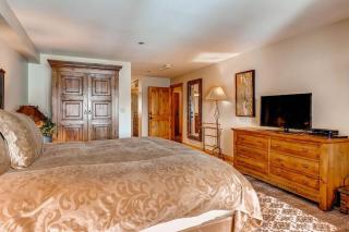 Kiva 324 by East West Hospitality - 1