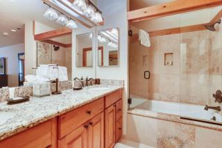 Kiva 234 by East West Hospitality - 6