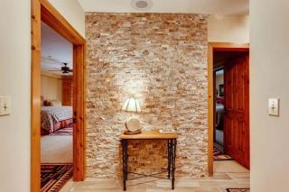 Kiva 233 by East West Hospitality - 1