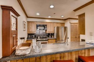 Kiva 432 by East West Hospitality - 1