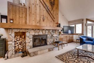 Kiva 432 by East West Hospitality - 9