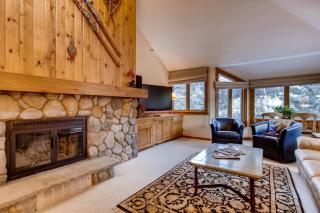 Kiva 432 by East West Hospitality - 8