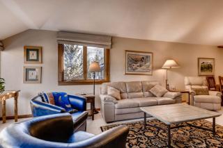 Kiva 432 by East West Hospitality - 4