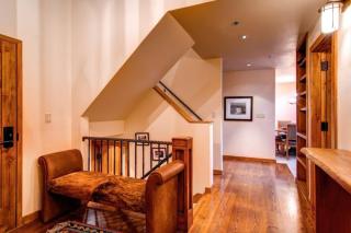 Kiva 430 by East West Hospitality - 6
