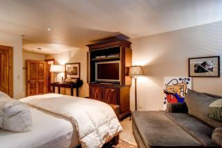 Kiva 430 by East West Hospitality - 3