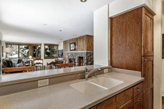Kiva 335 by East West Hospitality - 4