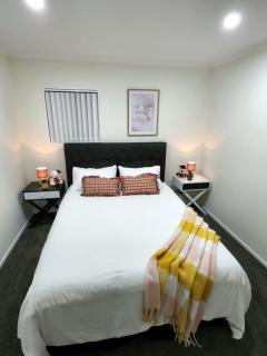 Pristine home step to transit - Auckland - 3