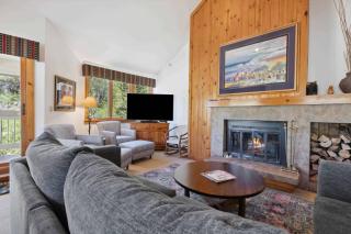 Kiva 428 by East West Hospitality - 1