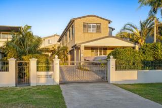Seaside Haven on Hutton Road - The Entrance - 2