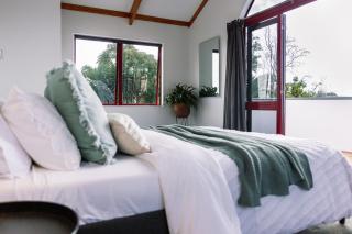 Sandbar Views Beachside Retreat - 100m from the Beach & Pets Welcome - Papamoa - 5