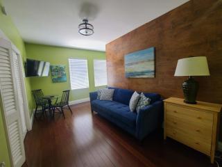 6 Bedroom 6 Bath Guesthouse on Duval Street - Key West - 4