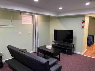 1 Bedroom Basement, NEWLY Renovated - Bellerose Terrace - 8