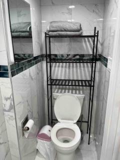 1 Bedroom Basement, NEWLY Renovated - Bellerose Terrace - 6