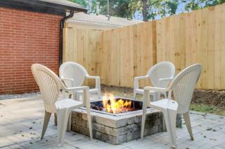 Charming 4-Bed Home with Modern Touches & Porch - 8