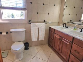 Sapphire Shoreline Villa - Hog Bay - 9