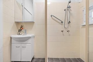 Boutique Single Room - Centrally Located at Granville - External - Shared Bathroom - 1