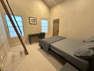 Luxury Berkeley Hills Villa with Bay View, Steam Room, 15 Mins to SF - Berkeley - 2