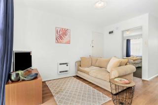 Spacious 1-Bedroom Apartment with Car Space - 8