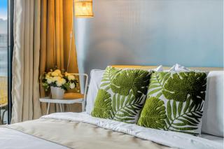 Luxury 3BR Near Airport Terminal 3 Beside Venice Mall Fast WiFi Free Pool and Gym - Manila - 7
